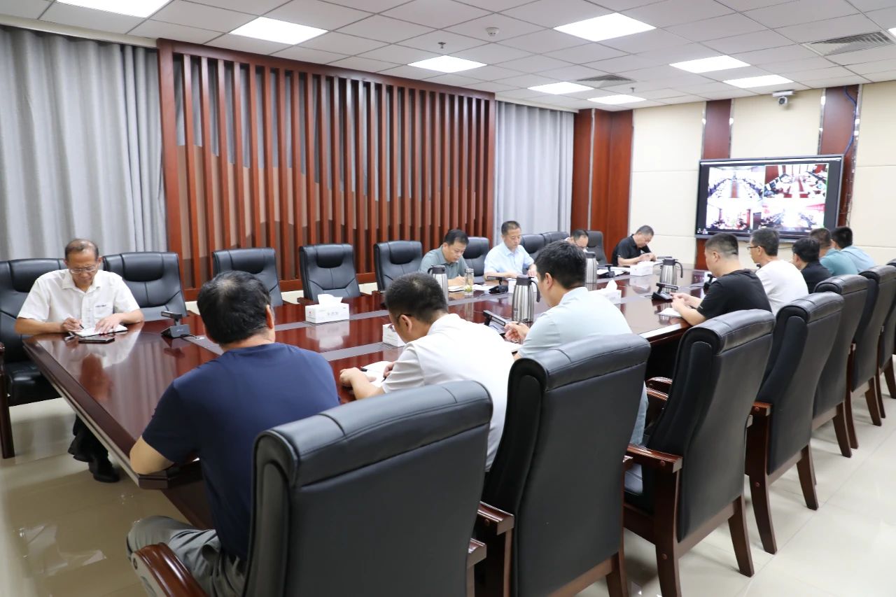 宏河集团召开八月份总经理安全生产办公会1